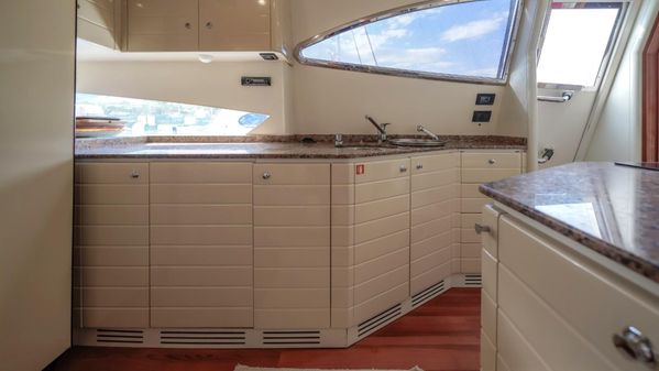 Ferretti Yachts 760 image