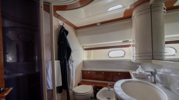 Ferretti Yachts 760 image