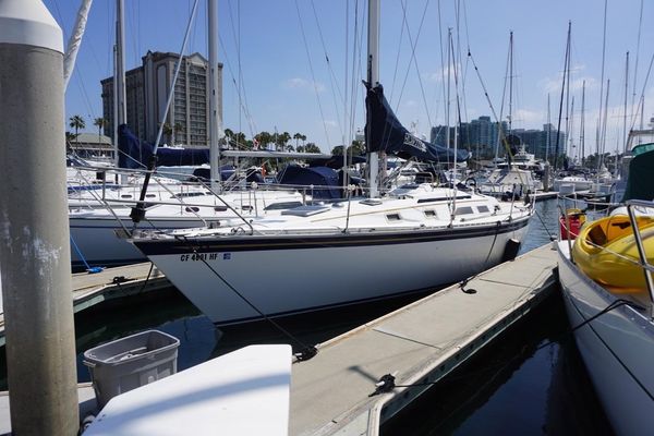 Hunter 34 - main image