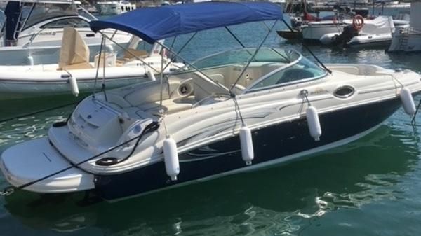 Sea Ray 240 Sundeck 
