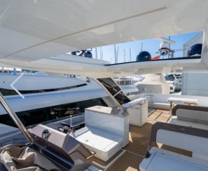 Galeon 640 Fly image