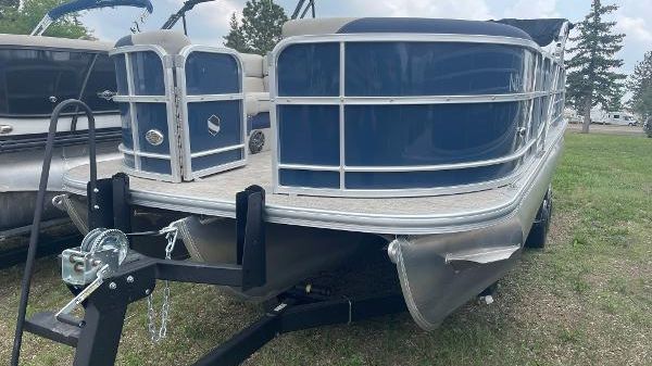South Bay LE Series Tritoon 