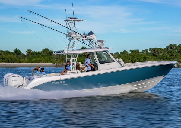 Everglades 375-CENTER-CONSOLE image