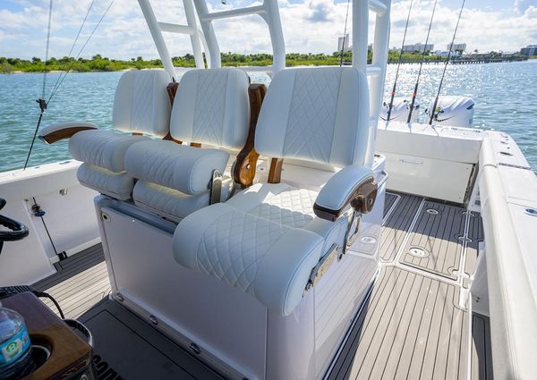 Everglades 375-CENTER-CONSOLE image