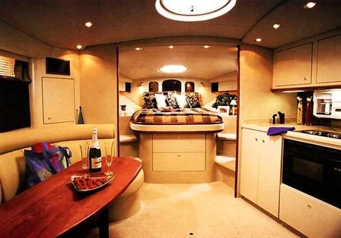 Cruisers Yachts 3870 Express image