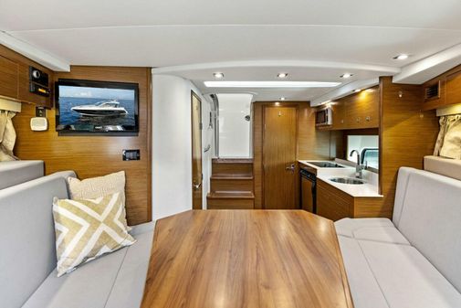 Cruisers Yachts 390 Express Coupe image