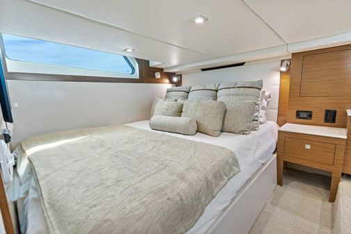 Cruisers Yachts 390 Express Coupe image