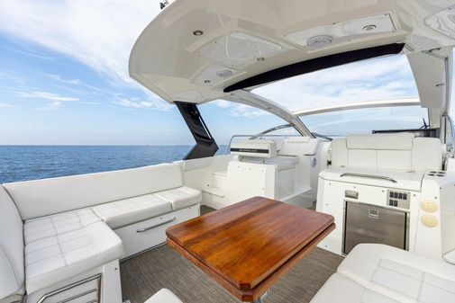 Cruisers Yachts 390 Express Coupe image