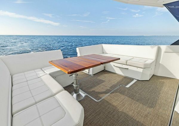 Cruisers Yachts 390 Express Coupe image