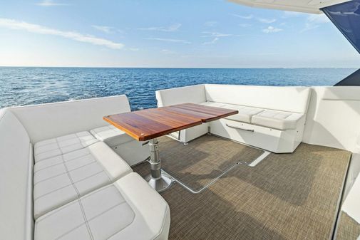 Cruisers Yachts 390 Express Coupe image