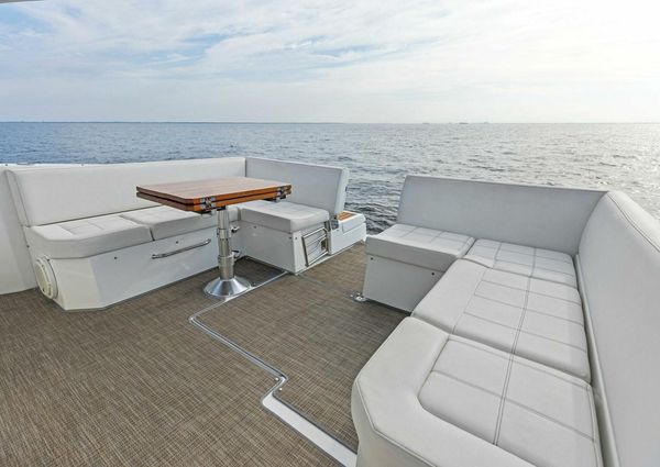 Cruisers Yachts 390 Express Coupe image