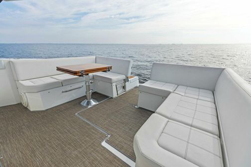 Cruisers Yachts 390 Express Coupe image