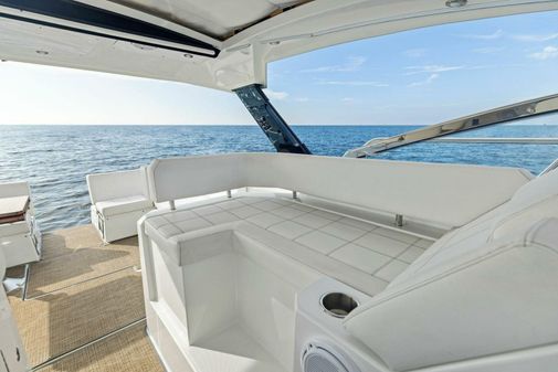 Cruisers Yachts 390 Express Coupe image