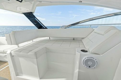 Cruisers Yachts 390 Express Coupe image