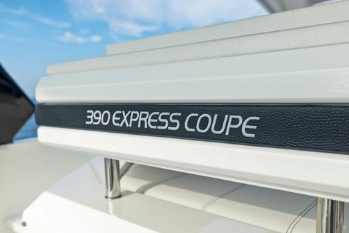 Cruisers Yachts 390 Express Coupe image