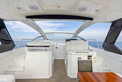 Cruisers Yachts 390 Express Coupe image