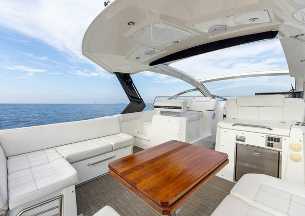 Cruisers Yachts 390 Express Coupe image