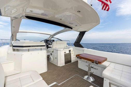 Cruisers Yachts 390 Express Coupe image