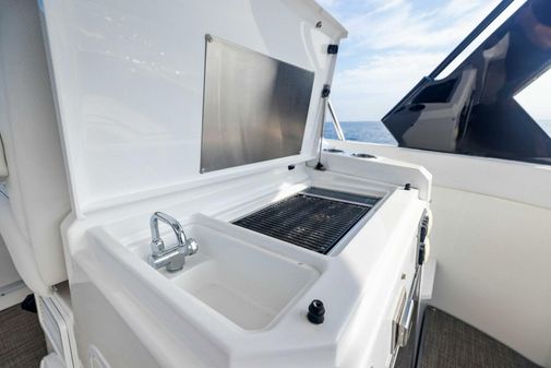 Cruisers Yachts 390 Express Coupe image