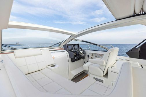 Cruisers Yachts 390 Express Coupe image