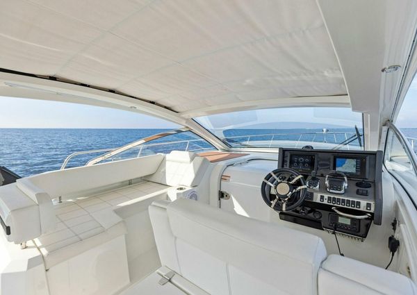 Cruisers Yachts 390 Express Coupe image