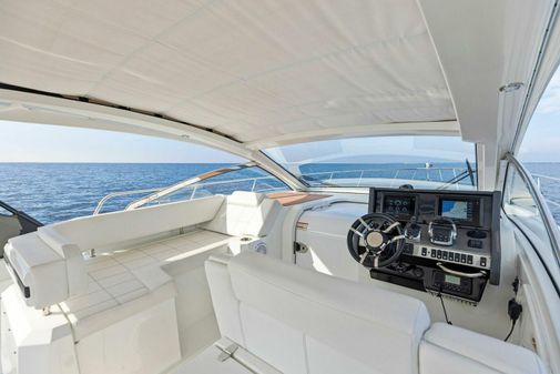 Cruisers Yachts 390 Express Coupe image