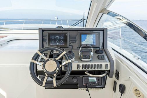 Cruisers Yachts 390 Express Coupe image