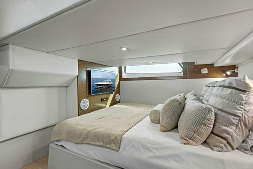 Cruisers Yachts 390 Express Coupe image