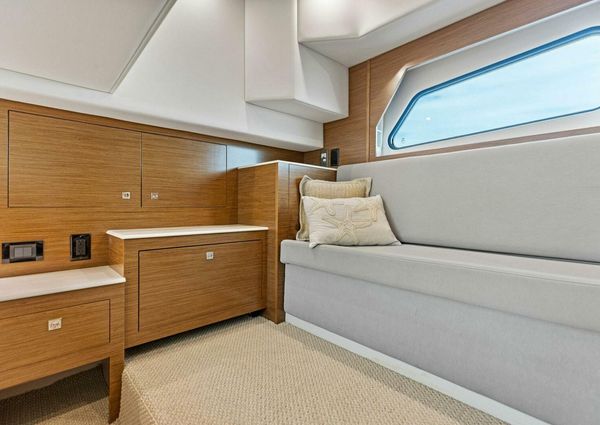 Cruisers Yachts 390 Express Coupe image