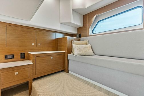 Cruisers Yachts 390 Express Coupe image