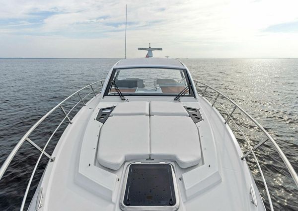 Cruisers Yachts 390 Express Coupe image