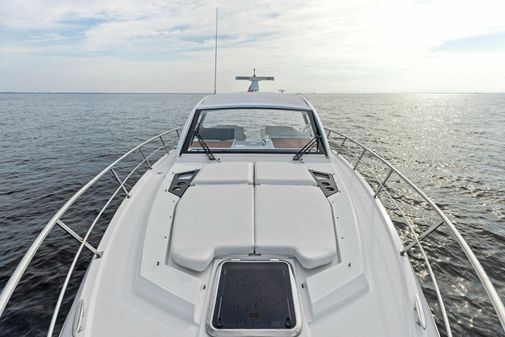 Cruisers Yachts 390 Express Coupe image