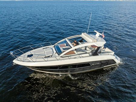 Cruisers Yachts 390 Express Coupe image