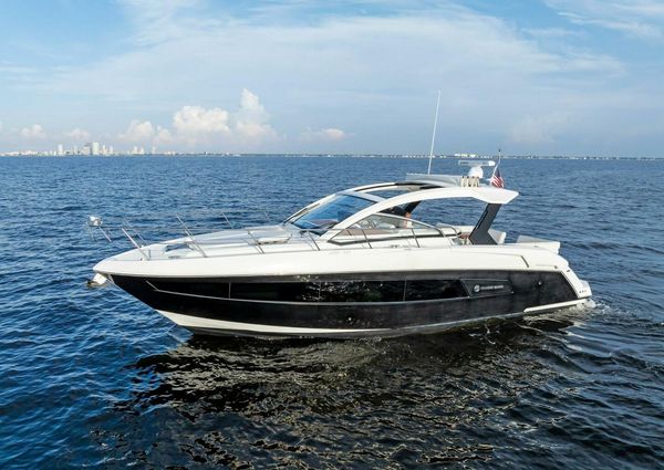 Cruisers Yachts 390 Express Coupe image