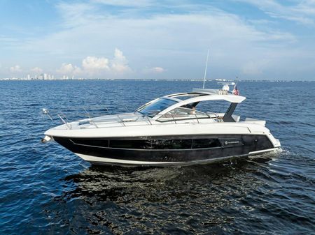 Cruisers Yachts 390 Express Coupe image