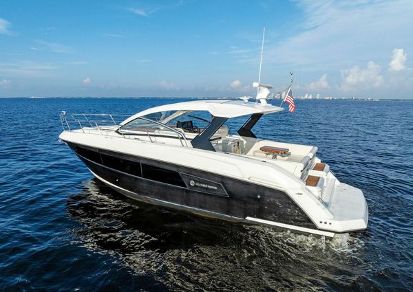 Cruisers Yachts 390 Express Coupe image