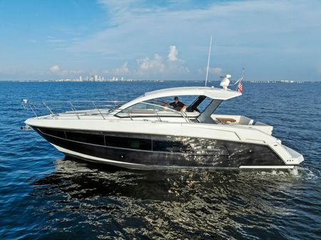 Cruisers Yachts 390 Express Coupe image