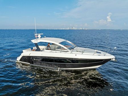 Cruisers Yachts 390 Express Coupe image