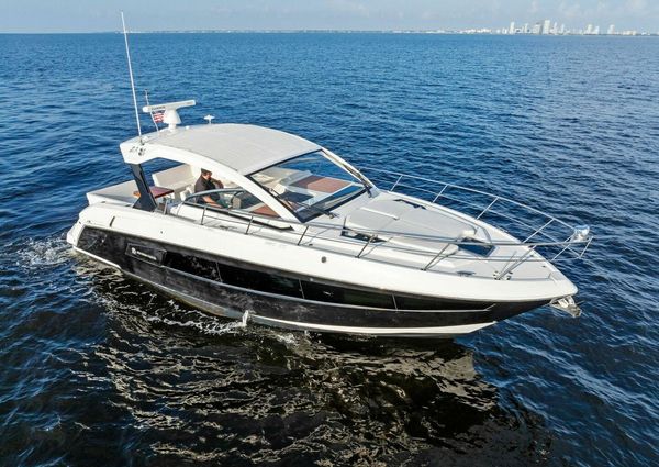 Cruisers Yachts 390 Express Coupe image