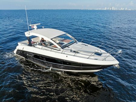 Cruisers Yachts 390 Express Coupe image