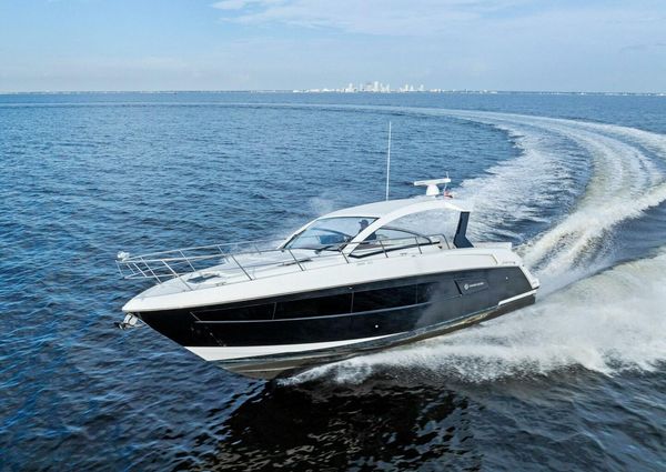 Cruisers Yachts 390 Express Coupe image