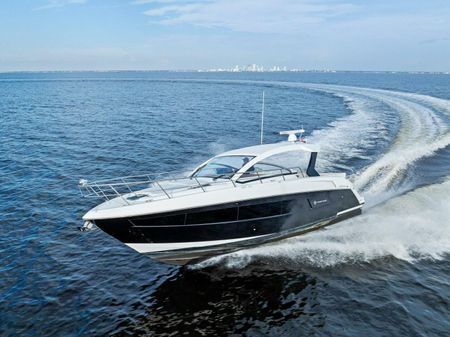 Cruisers Yachts 390 Express Coupe image