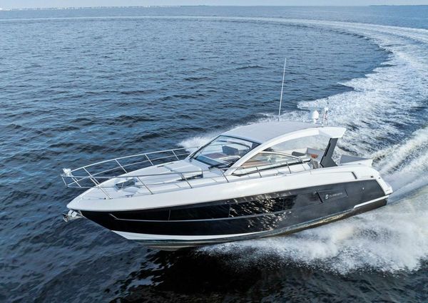 Cruisers Yachts 390 Express Coupe image