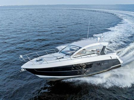 Cruisers Yachts 390 Express Coupe image