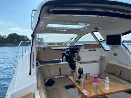 Sea Ray Sundancer 350 Coupe image