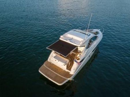 Sea Ray Sundancer 350 Coupe image