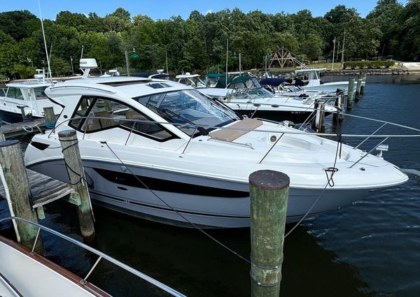 Sea Ray Sundancer 350 Coupe image