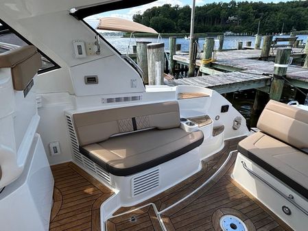 Sea Ray Sundancer 350 Coupe image