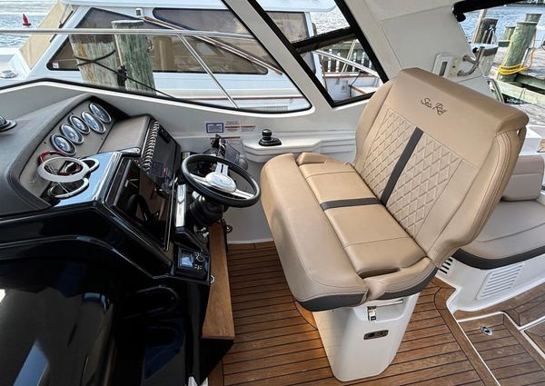 Sea Ray Sundancer 350 Coupe image