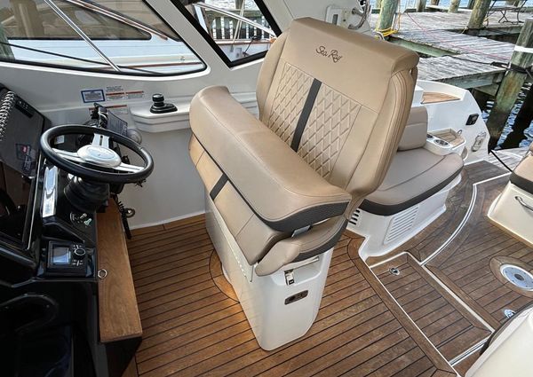 Sea Ray Sundancer 350 Coupe image